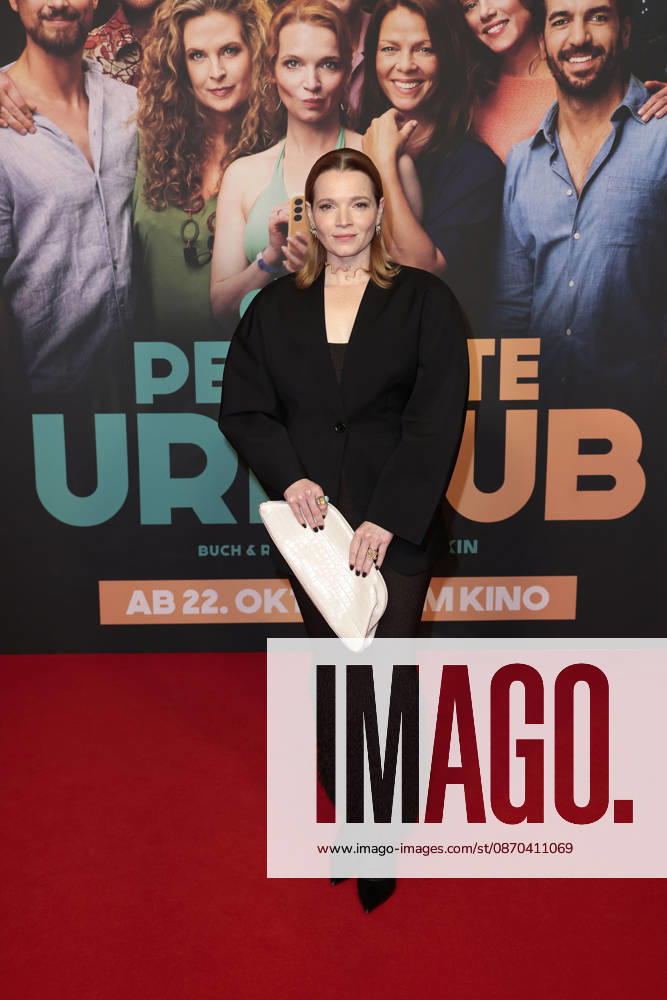 Karoline Herfurth at the premiere of *Der Perfekte Urlaub* on October 22, 2026, in Berlin Karoline Herfurth during the premiere of *Der Perfekte Urlaub* at Zoo Palast on October 22, 2026, in Berlin, Germany *Der Perfekte Urlaub* film premiere in Berlin