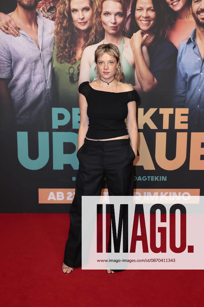 Jella Haase at the premiere of *Der perfekte Urlaub* on October 22, 2026, in Berlin Jella Haase during the premiere of *Der perfekte Urlaub* at Zoo Palast on October 22, 2026, in Berlin, Germany *Der perfekte Urlaub* film premiere in Berlin
