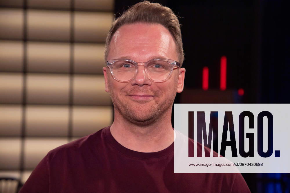 Ralf SCHMITZ, comedian, actor, portrait, cropped single image, single subject, appearing as a guest on the show Koelner Treff on WDR television