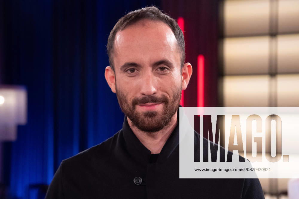 Igor LEVIT, pianist, musician, portrait, close-up, single image, single subject, guest on the WDR television show Koelner Treff