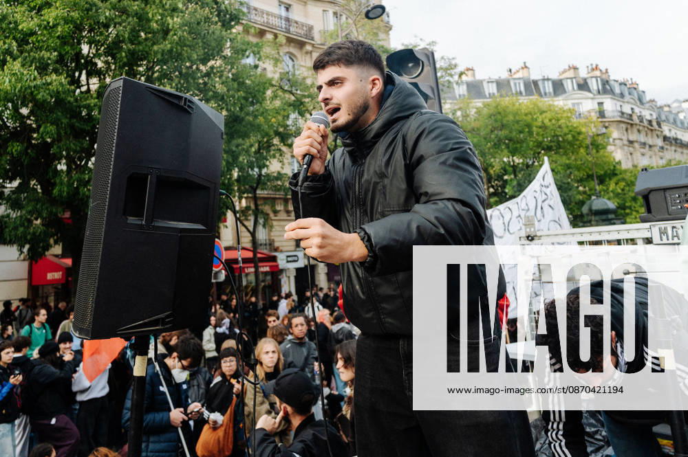 On Thursday, October 22, 2026, the high school and student protest planned in Paris, starting from the PitiÃ -SalpÃªtriere hospital (13th arrondissement), is finally being held as a static gathering. Banned on Wednesday by the Police Prefecture and then authorized by the administrative court, it saw a new prefectural decree cancel the march toward Place de la Bastille. Hundreds of protesters are gathered in front of the hospital, while several metro stations (Place d Italie, Austerlitz, Bastille) have remained closed since 10 a.m. - 22 10 2026 - France Paris Paris - JanxSchmidt-Whitley LexPictorium LePictorium_0344771