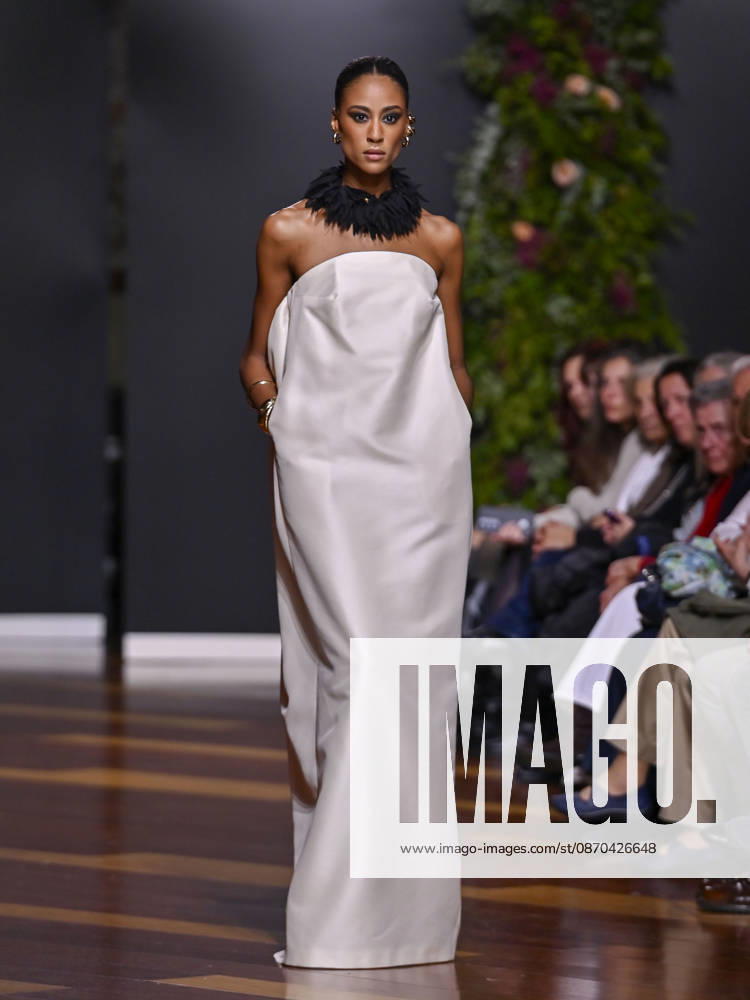 A model walks the runway during the RAFAEL URQUIZAR fashion show, as part of Atelier Couture, held at the Fabrica de Tapices, on october 20, 2026, in Madrid, Spain. Madrid Spain - ZUMAc312 20261022_zsp_c312_015
