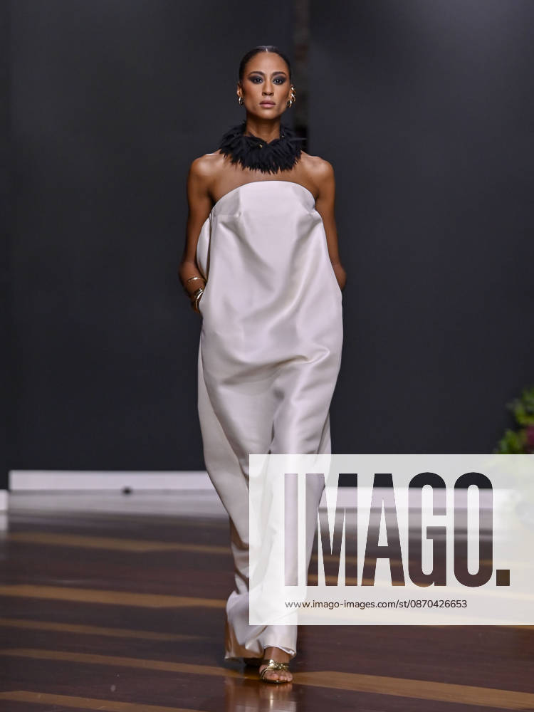 A model walks the runway during the RAFAEL URQUIZAR fashion show, as part of Atelier Couture, held at the Fabrica de Tapices, on october 20, 2026, in Madrid, Spain. Madrid Spain - ZUMAc312 20261022_zsp_c312_017