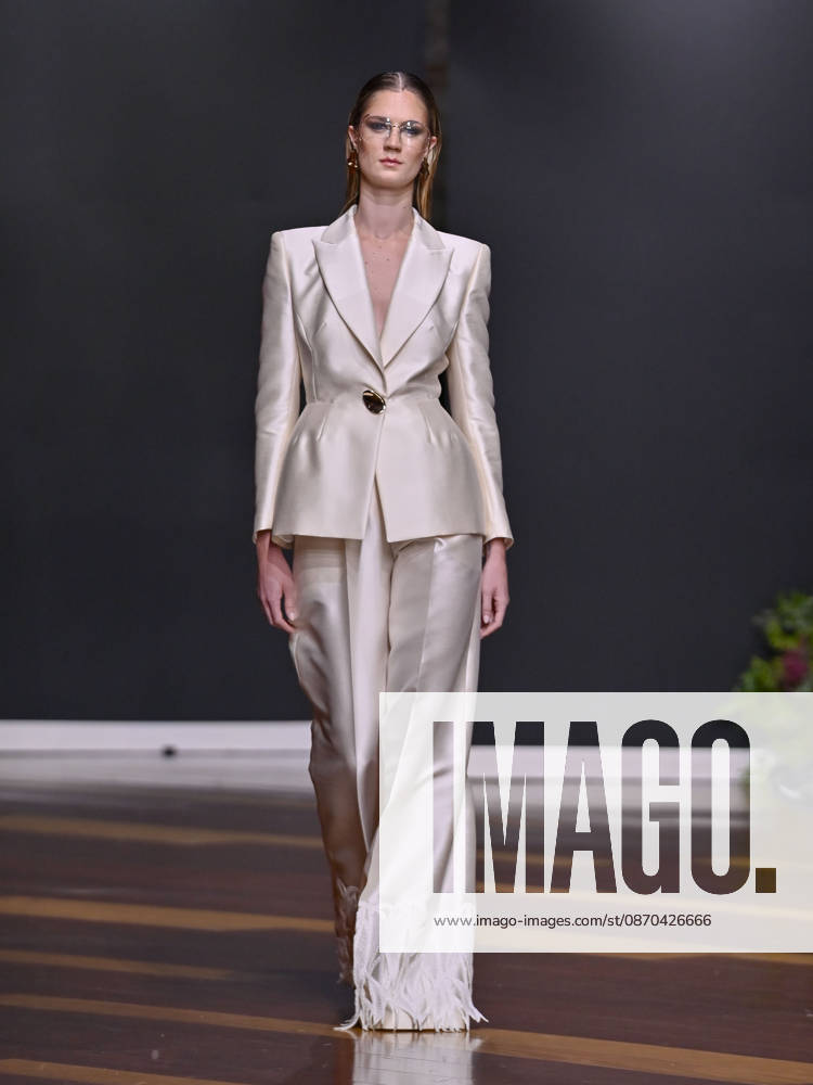 A model walks the runway during the RAFAEL URQUIZAR fashion show, as part of Atelier Couture, held at the Fabrica de Tapices, on october 20, 2026, in Madrid, Spain. Madrid Spain - ZUMAc312 20261022_zsp_c312_021
