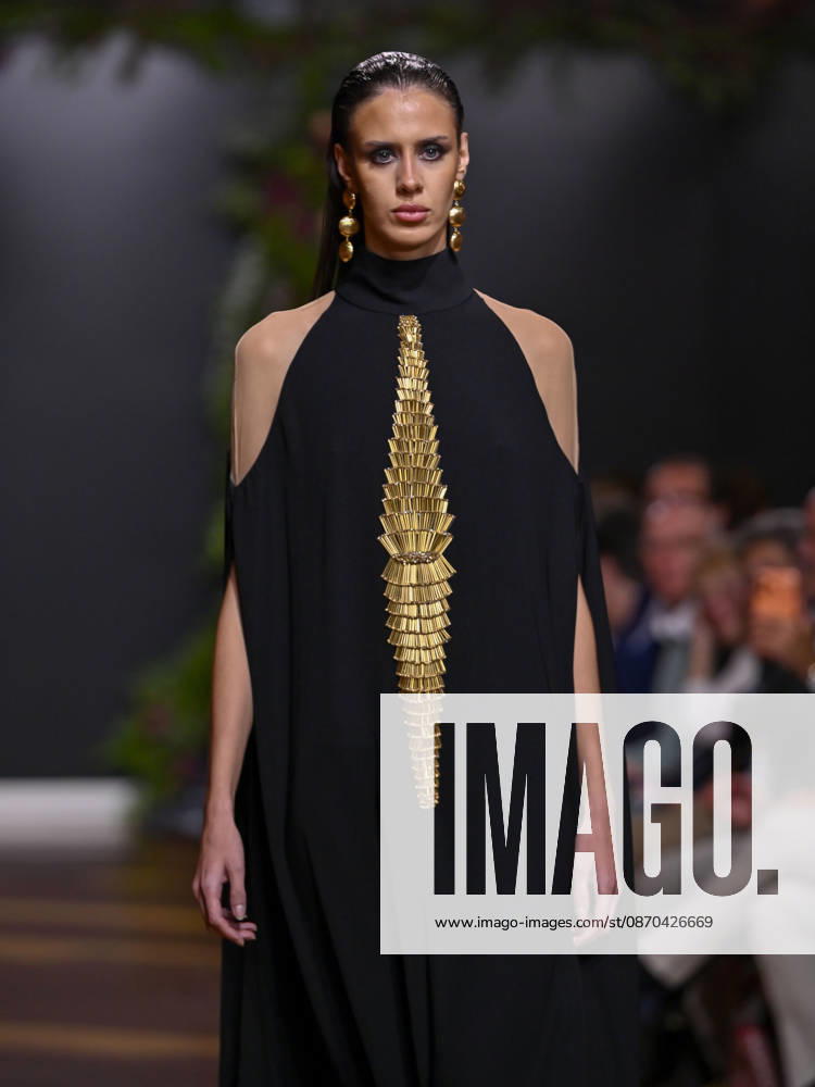 A model walks the runway during the RAFAEL URQUIZAR fashion show, as part of Atelier Couture, held at the Fabrica de Tapices, on october 20, 2026, in Madrid, Spain. Madrid Spain - ZUMAc312 20261022_zsp_c312_023