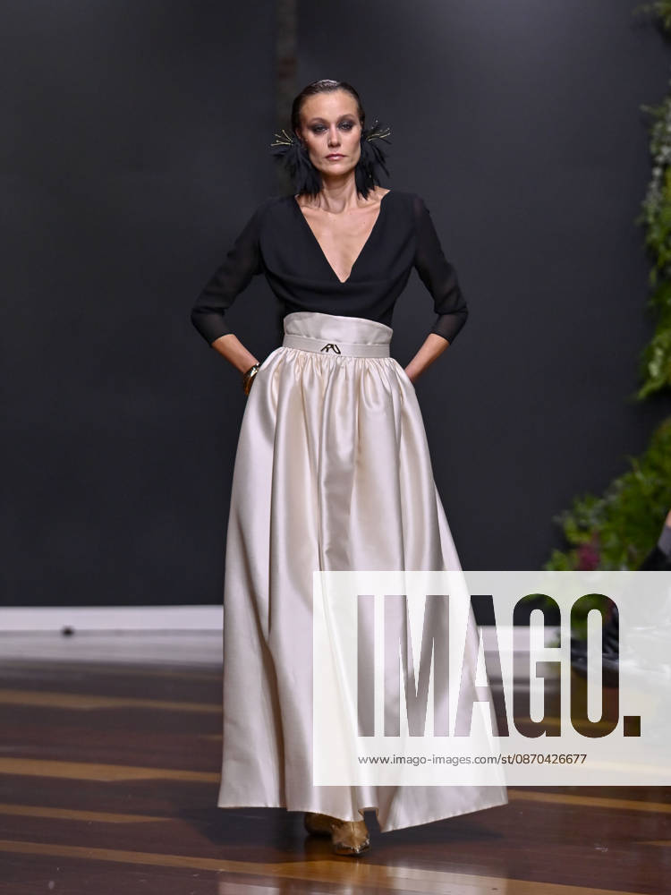 A model walks the runway during the RAFAEL URQUIZAR fashion show, as part of Atelier Couture, held at the Fabrica de Tapices, on october 20, 2026, in Madrid, Spain. Madrid Spain - ZUMAc312 20261022_zsp_c312_026