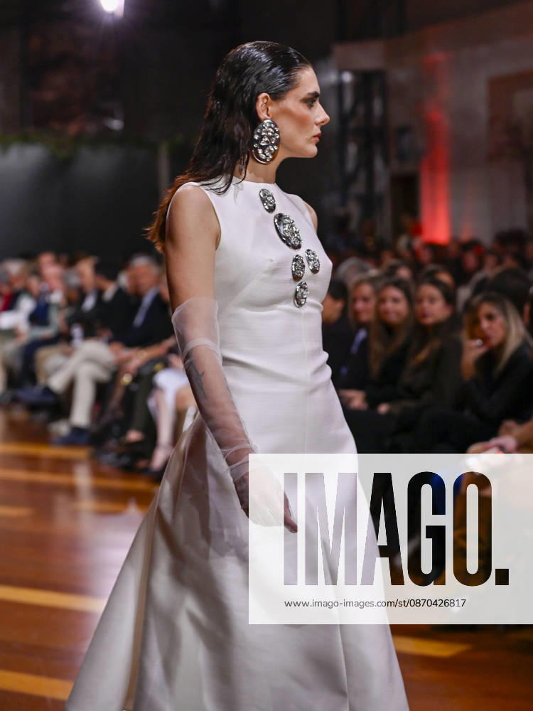 A model walks the runway during the RAFAEL URQUIZAR fashion show, as part of Atelier Couture, held at the Fabrica de Tapices, on october 20, 2026, in Madrid, Spain. Madrid Spain - ZUMAc312 20261022_zsp_c312_008