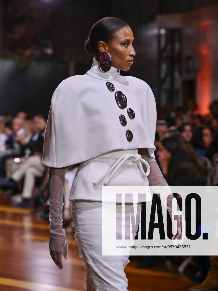 A model walks the runway during the RAFAEL URQUIZAR fashion show, as part of Atelier Couture, held at the Fabrica de Tapices, on october 20, 2026, in Madrid, Spain. Madrid Spain - ZUMAc312 20261022_zsp_c312_012