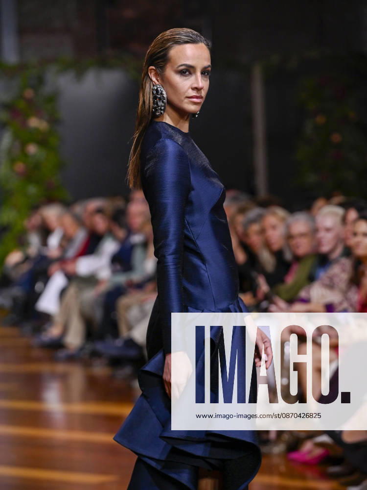 A model walks the runway during the RAFAEL URQUIZAR fashion show, as part of Atelier Couture, held at the Fabrica de Tapices, on october 20, 2026, in Madrid, Spain. Madrid Spain - ZUMAc312 20261022_zsp_c312_016