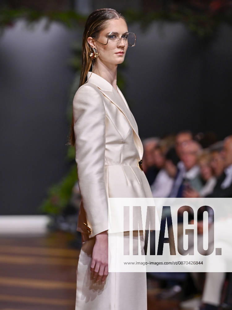 A model walks the runway during the RAFAEL URQUIZAR fashion show, as part of Atelier Couture, held at the Fabrica de Tapices, on october 20, 2026, in Madrid, Spain. Madrid Spain - ZUMAc312 20261022_zsp_c312_022