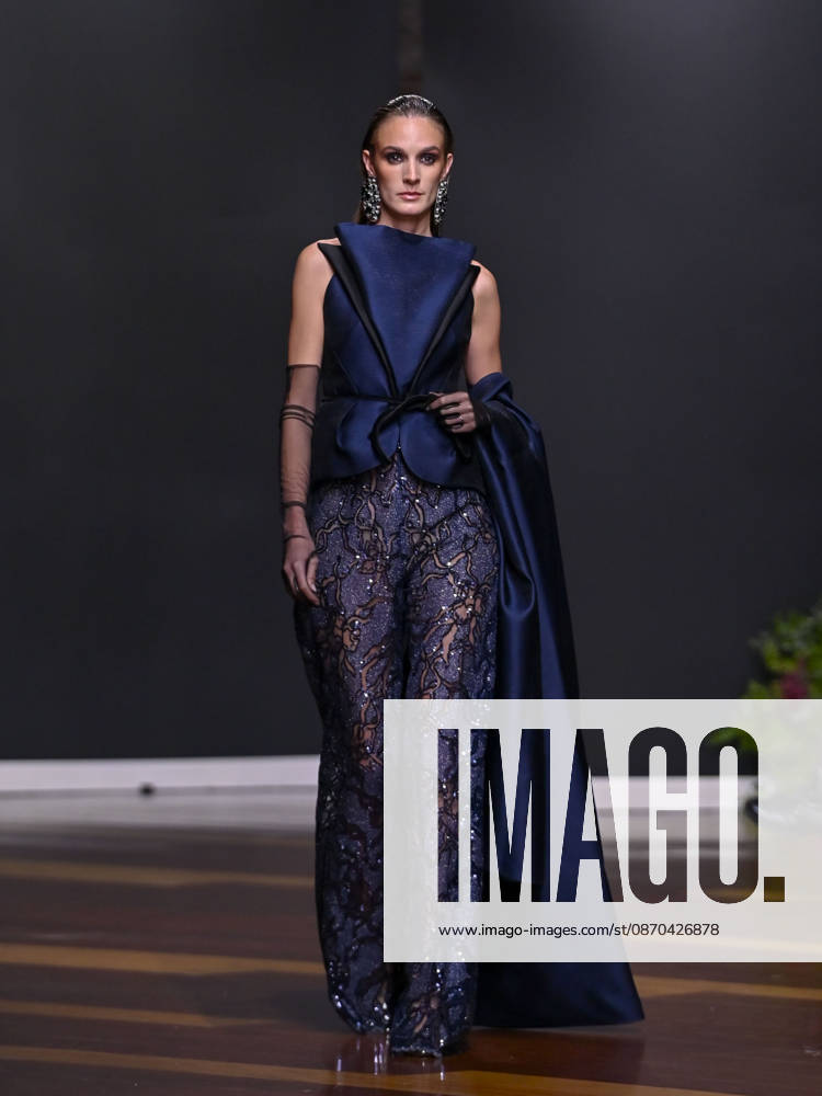 A model walks the runway during the RAFAEL URQUIZAR fashion show, as part of Atelier Couture, held at the Fabrica de Tapices, on october 20, 2026, in Madrid, Spain. Madrid Spain - ZUMAc312 20261022_zsp_c312_028