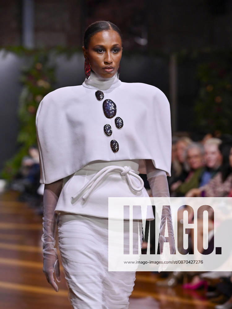 A model walks the runway during the RAFAEL URQUIZAR fashion show, as part of Atelier Couture, held at the Fabrica de Tapices, on october 20, 2026, in Madrid, Spain. Madrid Spain - ZUMAc312 20261022_zsp_c312_033