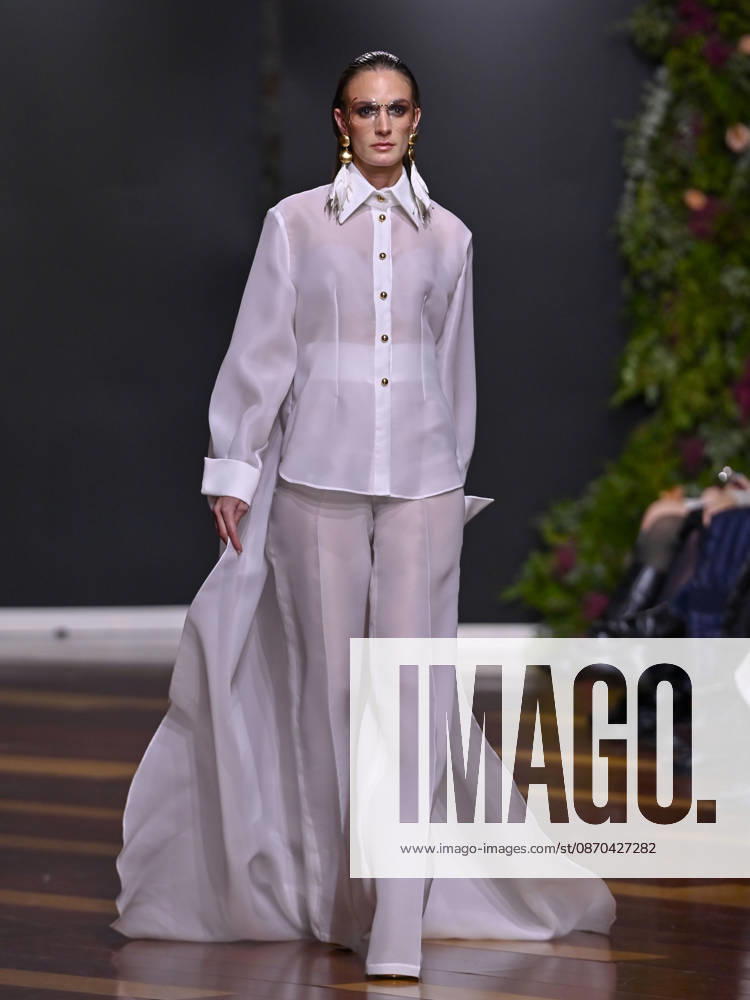 A model walks the runway during the RAFAEL URQUIZAR fashion show, as part of Atelier Couture, held at the Fabrica de Tapices, on october 20, 2026, in Madrid, Spain. Madrid Spain - ZUMAc312 20261022_zsp_c312_037