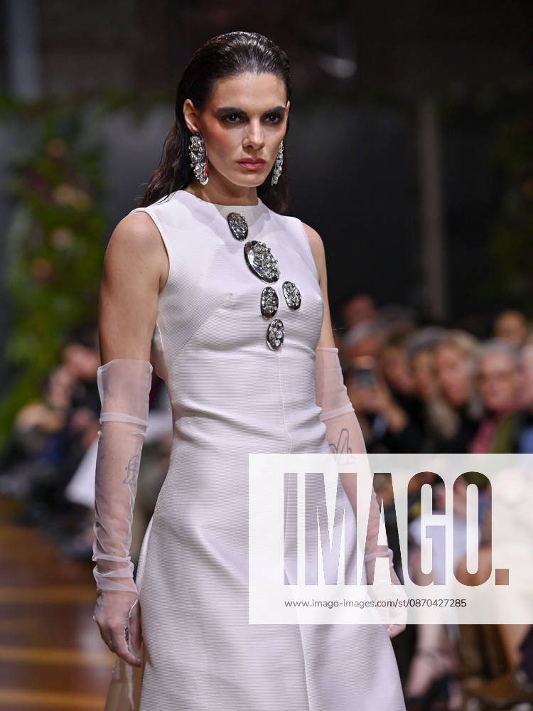 A model walks the runway during the RAFAEL URQUIZAR fashion show, as part of Atelier Couture, held at the Fabrica de Tapices, on october 20, 2026, in Madrid, Spain. Madrid Spain - ZUMAc312 20261022_zsp_c312_040