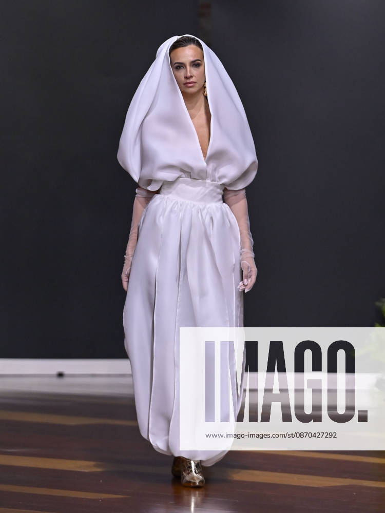 A model walks the runway during the RAFAEL URQUIZAR fashion show, as part of Atelier Couture, held at the Fabrica de Tapices, on october 20, 2026, in Madrid, Spain. Madrid Spain - ZUMAc312 20261022_zsp_c312_045