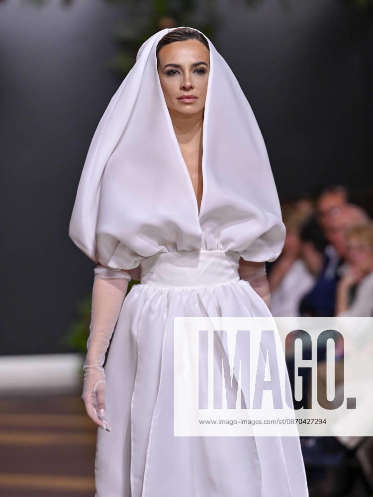 A model walks the runway during the RAFAEL URQUIZAR fashion show, as part of Atelier Couture, held at the Fabrica de Tapices, on october 20, 2026, in Madrid, Spain. Madrid Spain - ZUMAc312 20261022_zsp_c312_047