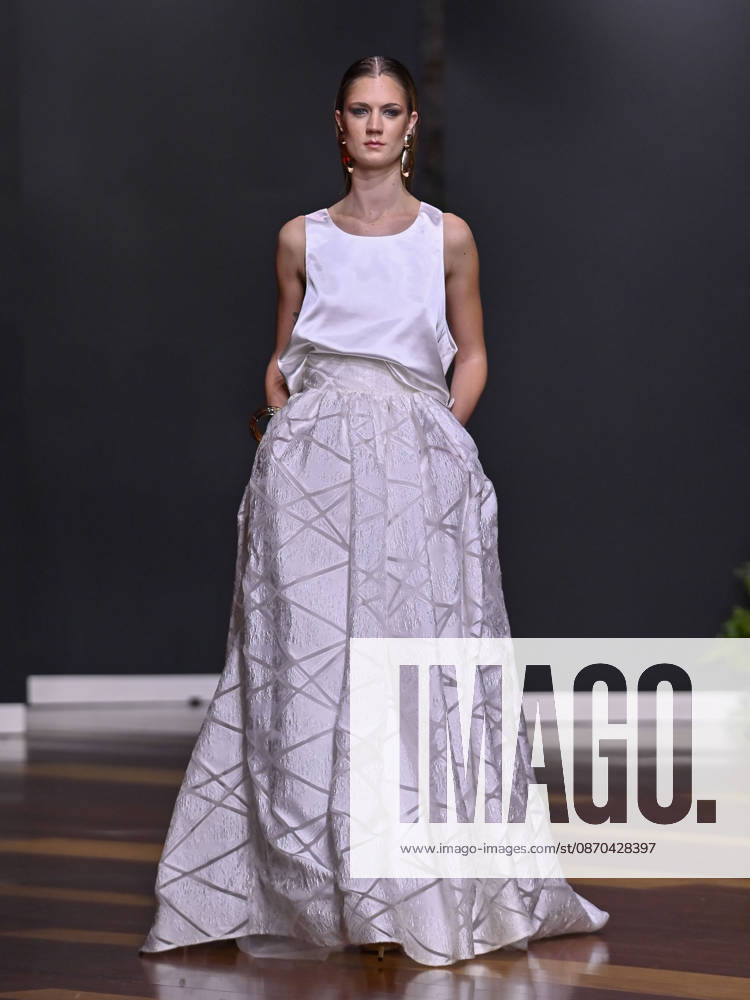 A model walks the runway during the RAFAEL URQUIZAR fashion show, as part of Atelier Couture, held at the Fabrica de Tapices, on october 20, 2026, in Madrid, Spain. Madrid Spain - ZUMAc312 20261022_zsp_c312_051
