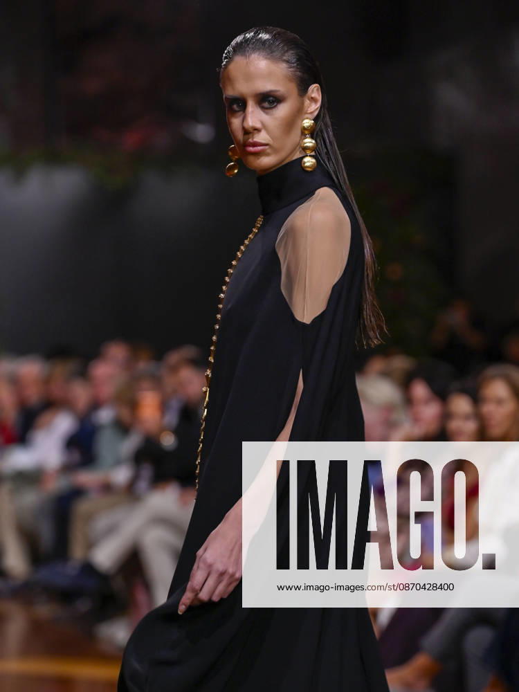 A model walks the runway during the RAFAEL URQUIZAR fashion show, as part of Atelier Couture, held at the Fabrica de Tapices, on october 20, 2026, in Madrid, Spain. Madrid Spain - ZUMAc312 20261022_zsp_c312_052