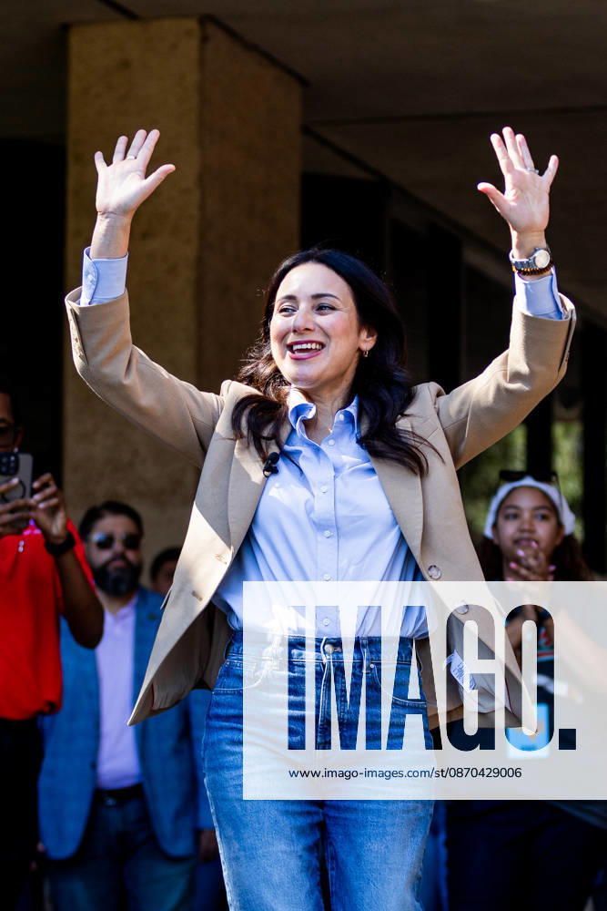 Texas gubernatorial candidate GINA HINOJOSA (D-TX) talks to students during an early voting rally at the University of Houston. Houston USA - ZUMAh306 20261022_zsp_h306_003