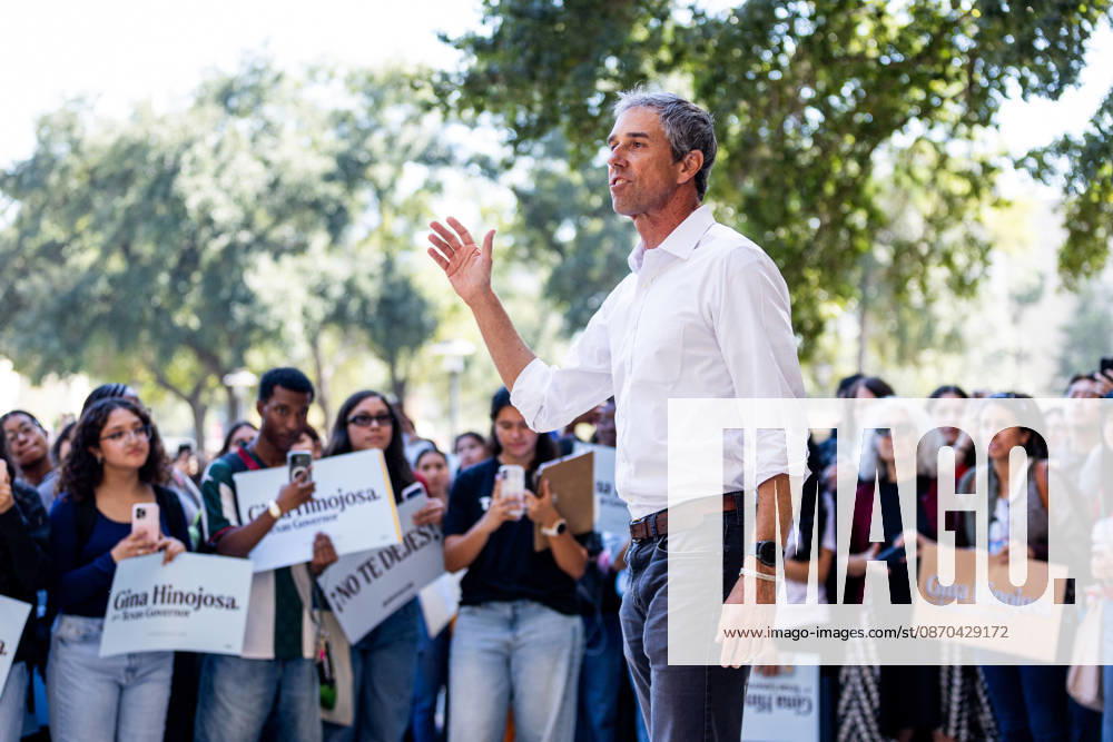 Former U.S. Rep. Beto O Rourke addresses the crowd ahead of Gina Hinojosa s remarks during an early voting rally at the University of Houston. Houston USA - ZUMAh306 20261022_zsp_h306_009