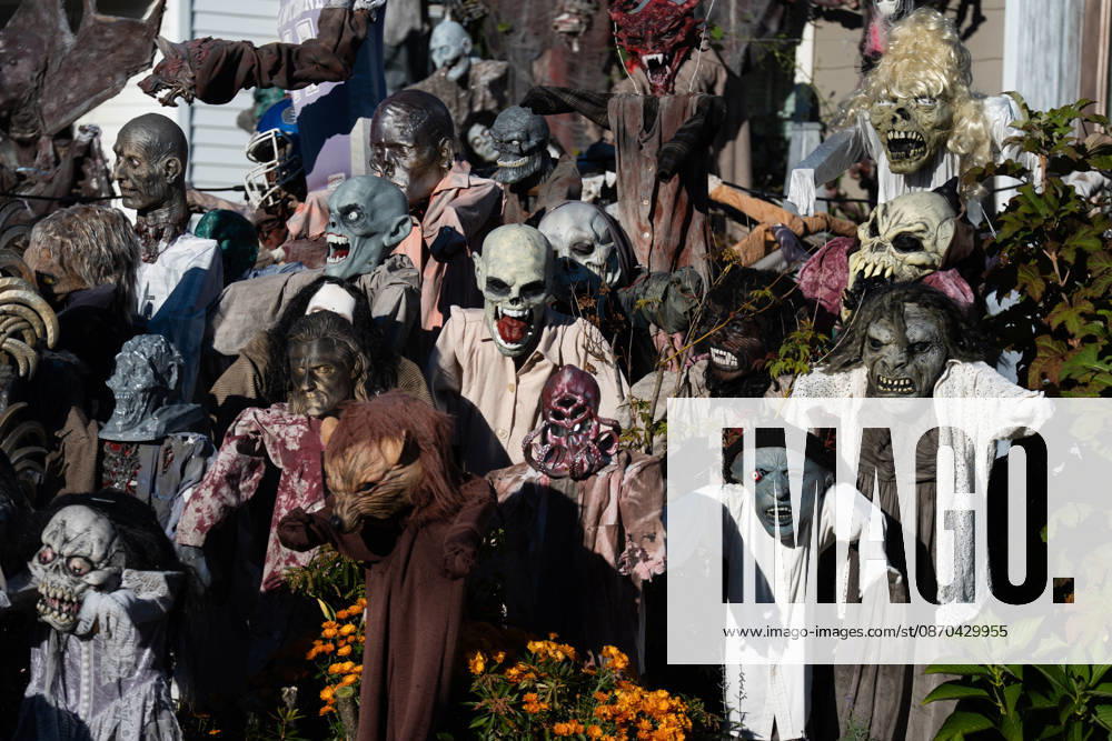Handmade Zombies Take Over New Jersey Home for Halloween HAWTHORNE, NEW JERSEY - OCTOBER 22: A Halloween display featuring handmade zombies transforms the front lawn and roof of a home on Lafayette Avenue on October 22, 2026, in Hawthorne, New Jersey. Homeowner Tony Rodrigues creates the figures from scratch, incorporating 3D-printed faces into many of the designs. Inspired by Michael Jackson’s Thriller music video, Rodrigues has maintained the Halloween decoration tradition for more than a decade, turning his property into a seasonal attraction for visitors. Lokman Vural Elibol Anadolu New Jersey United States. Editorial use only. Please get in touch for any other usage.
