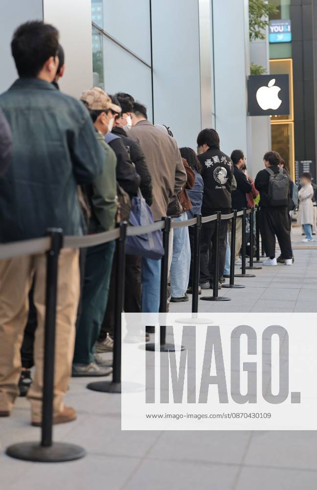 Apple s 1st foldable iPhone model on sale Apple s 1st foldable iPhone model on sale Shoppers line up for the launch of Apple Inc. s first foldable iPhone model, called Duo, at an Apple outlet in Seoul on Oct. 23, 2026. (Yonhap) 2026-10-23 08:27:30 <Copyright ¨Ï 1980-2026 YONHAPNEWS AGENCY. .> ¼­¿ïÆ¯º°½Ã