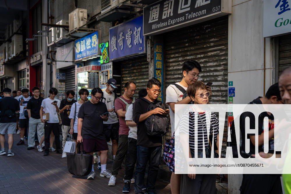 First Day on sale of IPhone Duo in Hong Kong People selling iPhones Duo lining up outside Sin Tat Plaza, a popular iPhone location for phone resellers on October 22, 2026 in Hong Kong. The iPhone DUO is Apple INC.s first foldable phone, today is the first day the new iPhone DUO is available to the public. (Photo by Vernon Yuen Nexpher Images) HONG KONG HONG KONG