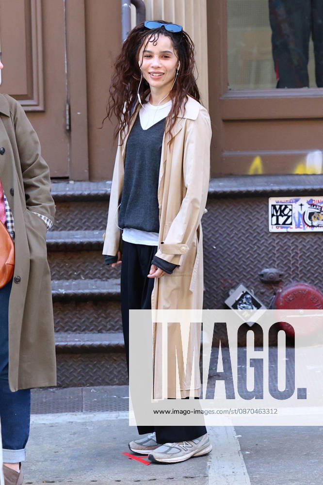 Zoe Kravitz on Set in New York City Actress Zoe Kravitz is filming her new movie Apple Studios s Die Alive, a film directed by Megan Park in New York, NY on October 22, 2026. Photo by Dylan Travis ABACAPRESS.COM New York City New York United States
