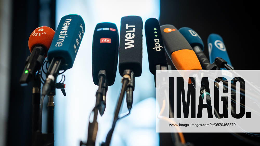 Media representatives with microphones and TV cameras in the Bundesrat building Media representatives with microphones and TV cameras in the Bundesrat building, Berlin, Berlin, Germany, Bundesrat building