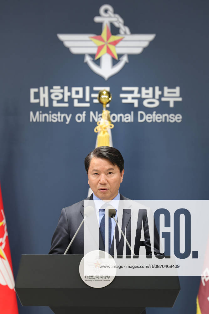 S. Korea proposes military talks with N. Korea S. Korea proposes military talks with N. Korea Deputy Defense Minister Kim Hong-cheol attends a press conference at the defense ministry in Seoul on Oct. 23, 2026, to announce South Korea renewed its offer to hold military talks with North Korea to discuss their conflicting views on where the inter-Korean border sits, amid heightened tensions following last month s land mine blast inside the Demilitarized Zone separating the two Koreas. (Yonhap) 2026-10-23 15:12:14 <Copyright ¨Ï 1980-2026 YONHAPNEWS AGENCY. .> ¼­¿ïÆ¯º°½Ã