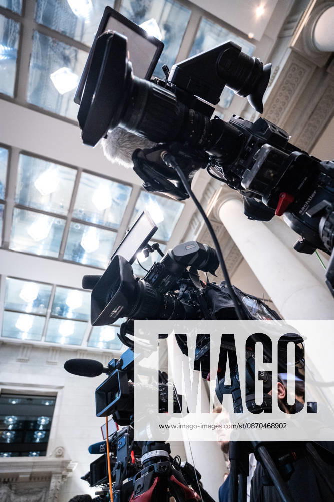 Media representatives with microphones and TV cameras in the Bundesrat building Media representatives with microphones and TV cameras in the Bundesrat building, Berlin, Berlin, Germany, Bundesrat building