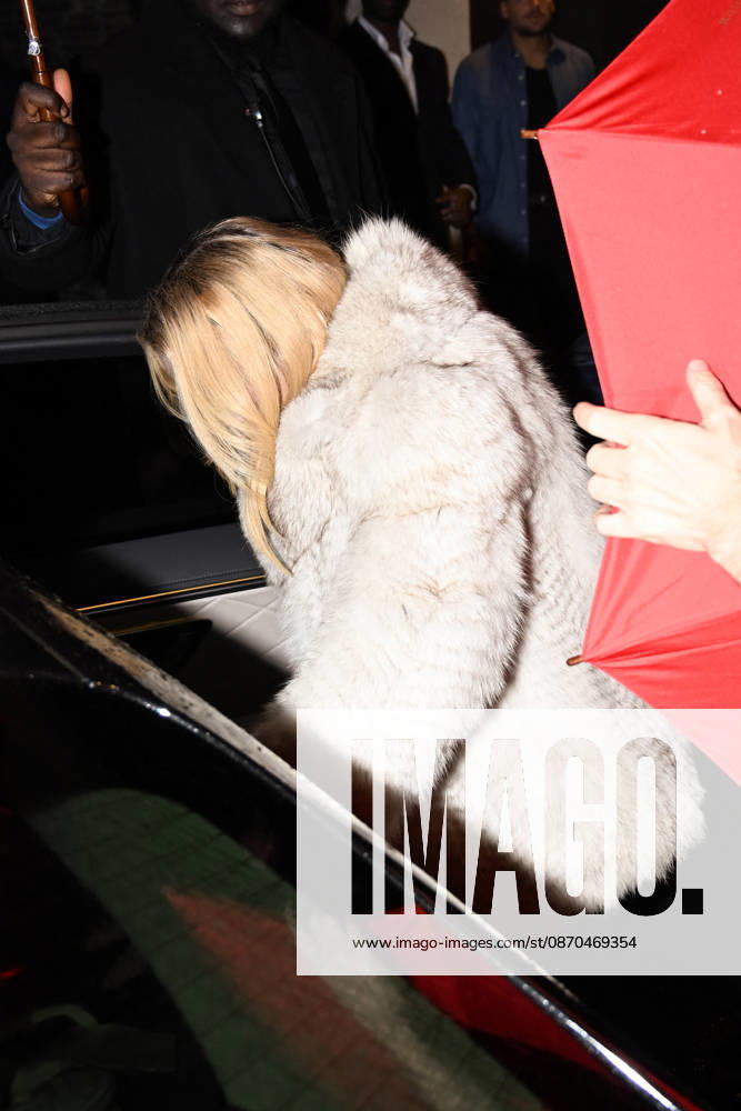 Exclusive: Madonna leaves a party at the Bus Palladium and returns to her hotel in Paris on October 23, 2026 Gédéon Taieb Bestimage Exclusive No web in Switzerland and Belgium Madonna leaves an evening at the Bus Palladium and returns to her hotel in Paris on October 23, 2026 Paris, France