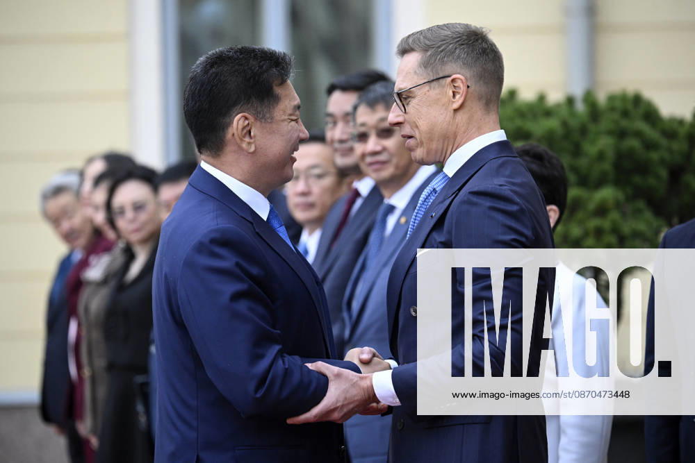 LKS 20261023 President of the Republic of Finland Alexander Stubb (right) welcomes President of Mongolia Ukhnaa Khurelsukh at the Presidential Palace in Helsinki, Finland on October 23, 2026. - MARKKU ULANDER Helsinki Finland
