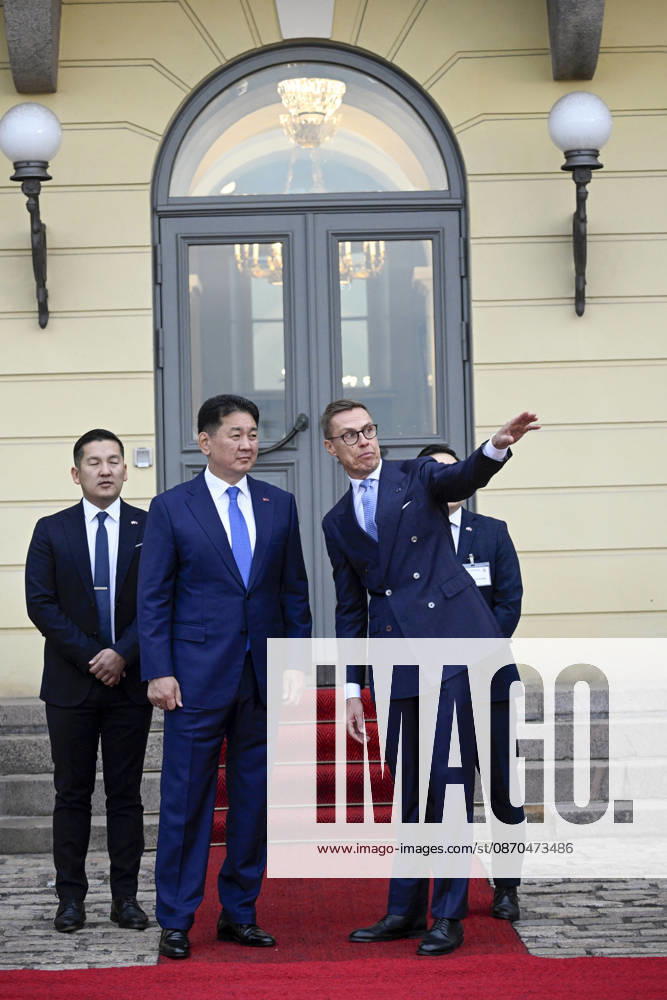 LKS 20261023 Mongolian President Ukhnaa Khurelsukh (left) and Finnish President Alexander Stubb outside the Presidential Palace during the visit of the President of Mongoli in Helsinki, Finland on October 23, 2026. - MARKKU ULANDER Helsinki Finland