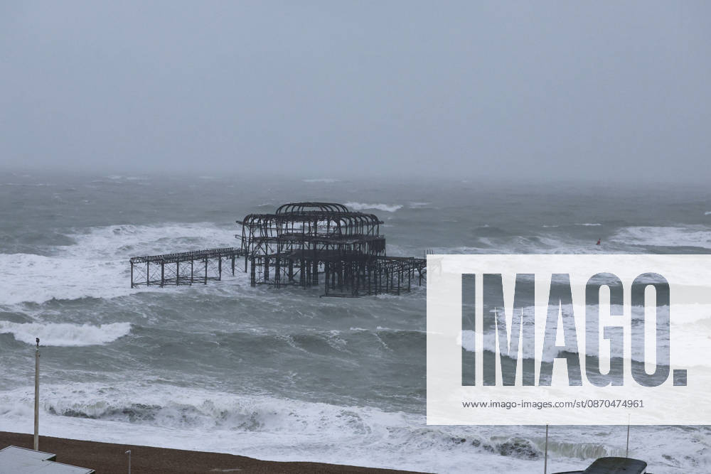 Brighton, UK. Rough seas on the coastline at Brighton in East Sussex as Storm Austen hits the UK. The first named storm of the season, Storm Austen is bringing severe gales and heavy rain with yellow and amber weather warnings for large parts of the country. Brighton UK - ZUMAl94_ 20261023_zaf_l94_001