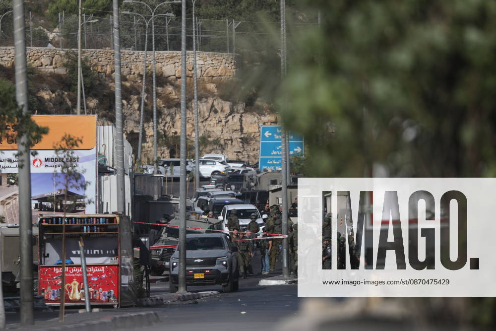Israeli forces kill two Palestinians in Farsh Al Hawa area of Hebron HEBRON, WEST BANK, PALESTINE - OCTOBER 23: Israeli forces stand guard in the Farsh Al Hawa area at the northern entrance to Hebron after Israeli soldiers shot and killed two Palestinians alleging they had launched an attack targeting Israelis in the vicinity before sealing off the area with military security cordons in West Bank, Palestine on October 23, 2026. Mamoun Wazwaz Anadolu Hebron West Bank. Editorial use only. Please get in touch for any other usage.