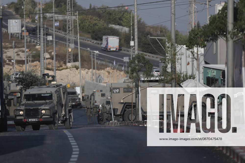 Israeli forces kill two Palestinians in Farsh Al Hawa area of Hebron HEBRON, WEST BANK, PALESTINE - OCTOBER 23: Israeli forces stand guard in the Farsh Al Hawa area at the northern entrance to Hebron after Israeli soldiers shot and killed two Palestinians alleging they had launched an attack targeting Israelis in the vicinity before sealing off the area with military security cordons in West Bank, Palestine on October 23, 2026. Mamoun Wazwaz Anadolu Hebron West Bank. Editorial use only. Please get in touch for any other usage.