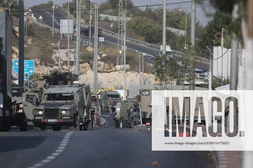 Israeli forces kill two Palestinians in Farsh Al Hawa area of Hebron HEBRON, WEST BANK, PALESTINE - OCTOBER 23: Israeli forces stand guard in the Farsh Al Hawa area at the northern entrance to Hebron after Israeli soldiers shot and killed two Palestinians alleging they had launched an attack targeting Israelis in the vicinity before sealing off the area with military security cordons in West Bank, Palestine on October 23, 2026. Mamoun Wazwaz Anadolu Hebron West Bank. Editorial use only. Please get in touch for any other usage.