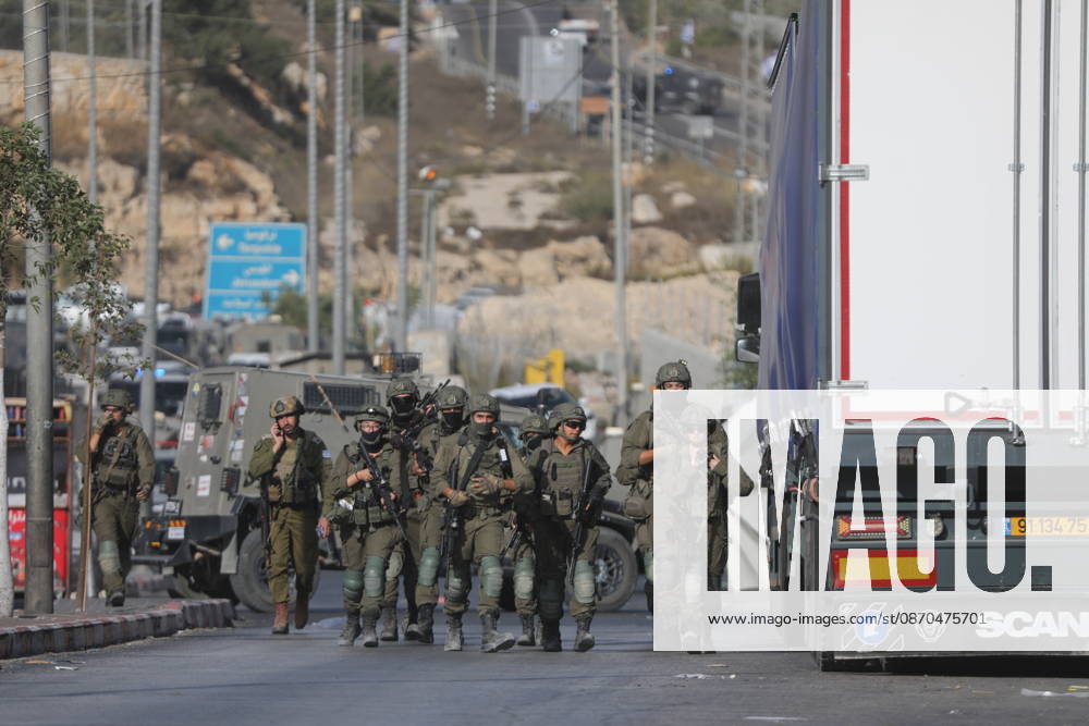 Israeli forces kill two Palestinians in Farsh Al Hawa area of Hebron HEBRON, WEST BANK, PALESTINE - OCTOBER 23: Israeli forces stand guard in the Farsh Al Hawa area at the northern entrance to Hebron after Israeli soldiers shot and killed two Palestinians alleging they had launched an attack targeting Israelis in the vicinity before sealing off the area with military security cordons in West Bank, Palestine on October 23, 2026. Mamoun Wazwaz Anadolu Hebron West Bank. Editorial use only. Please get in touch for any other usage.