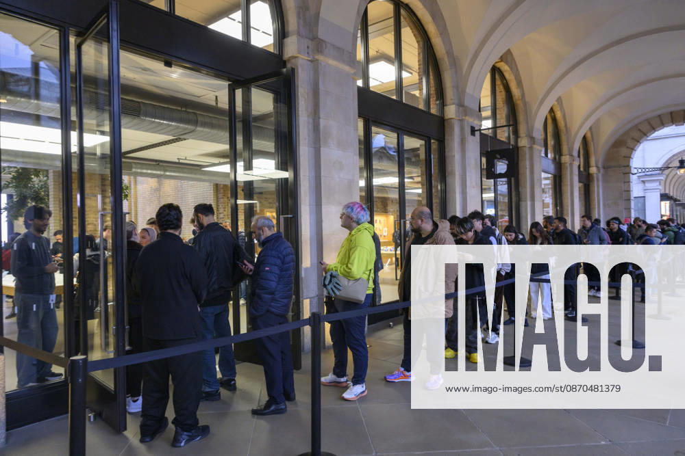London, UK. Customers queue outside the Apple Covent Garden store for the sale of the Apple iPhone Duo, the companyâ€⠢s first foldable iPhone. Opened, it is the thinnest iPhone ever, with a 7.6-inch inner display that provides a large canvas for viewing content, gaming, and multitasking, and a special nano-texture finish that minimises glare for an unparalleled viewing experience. Closed, the 5.4-inch outer display delivers 90 percent of the screen area of iPhone 18 Pro in a compact, pocketable design. London UK - ZUMAl94_ 20261023_zaf_l94_008
