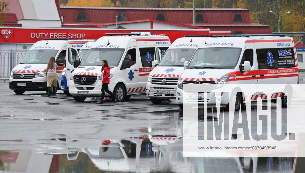 Belarus Russia Ukraine Military Operation POWs Exchange 9271128 23.10.2026 Emergency cars are seen during a prisoner-of-war exchange between Russia and Ukraine at the Novaya Guta checkpoint in Gomel Region, Belarus. Russia and Ukraine on October 23 complete a swap of 270 prisoners of war each. A humanitarian action to reunite Russian and Ukrainian families also takes place, a total of seven people return to Russia, including a married couple, and six families travel to Ukraine. Yuri Kochetkov Sputnik Gomel region Belarus