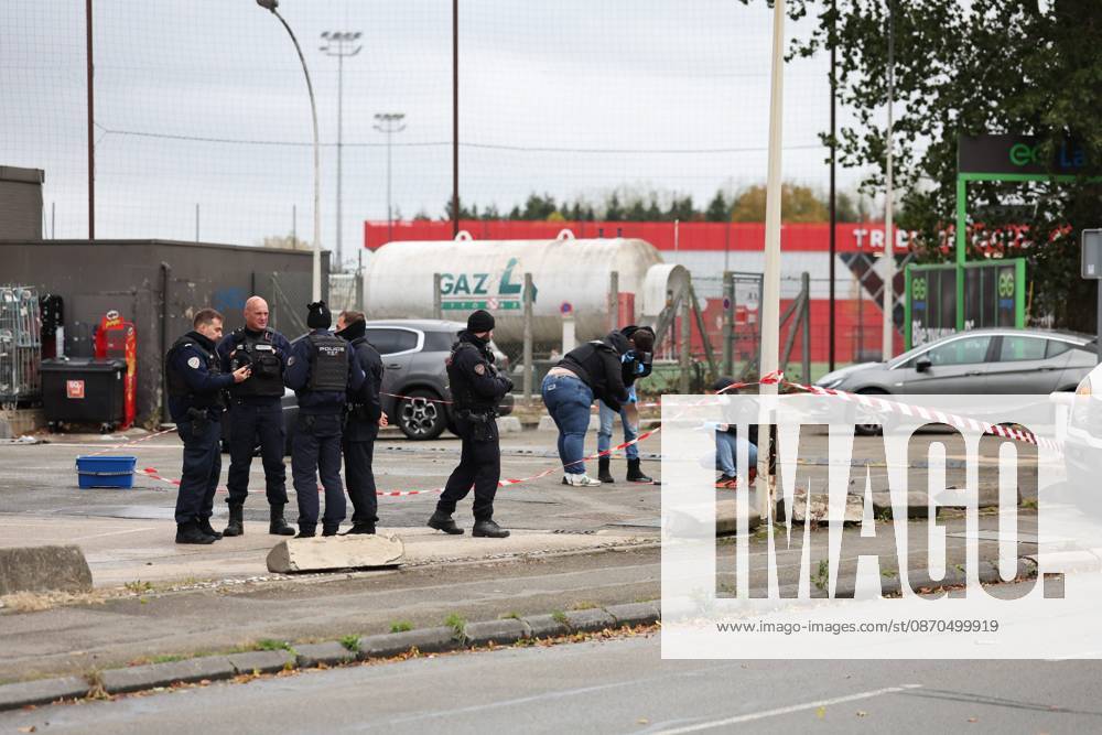 SHOOTER IN TRAPPES PHOTO: LE PARISIEN Arnaud Journois PARIS, OCTOBER 23, 2026 Trappes, Yvelines, on October 23, 2026 Shooting at the Esso station in Trappes Photo: Le Parisien Arnaud Journois Trappes, Paris, October 23, 2026 One person was killed and four others were wounded when shots were fired from a vehicle in a Parisian suburb on Friday, French authorities said PARIS, France