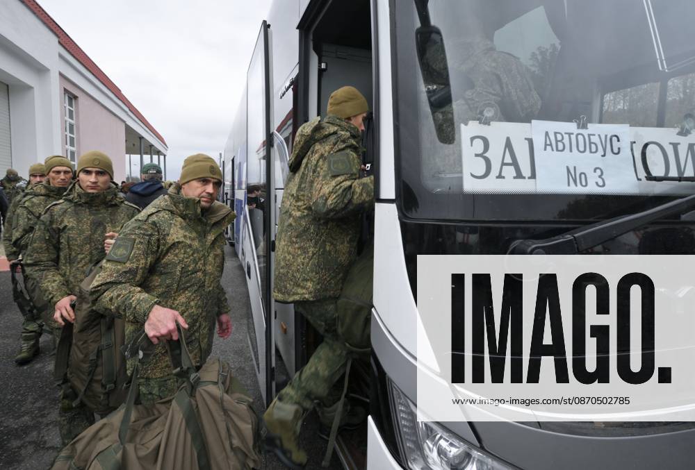 Belarus Russia Ukraine Military Operation POWs Exchange 9271169 23.10.2026 Russian prisoners of war, released from Ukrainian captivity amid Russia s military operation in Ukraine, board a bus during an exchange between Russia and Ukraine at the Novaya Guta checkpoint in Gomel Region, Belarus. Russia and Ukraine on October 23 complete a swap of 270 prisoners of war each. A humanitarian action to reunite Russian and Ukrainian families also takes place, a total of seven people return to Russia, including a married couple, and six families travel to Ukraine. Yuri Kochetkov Sputnik Gomel region Belarus