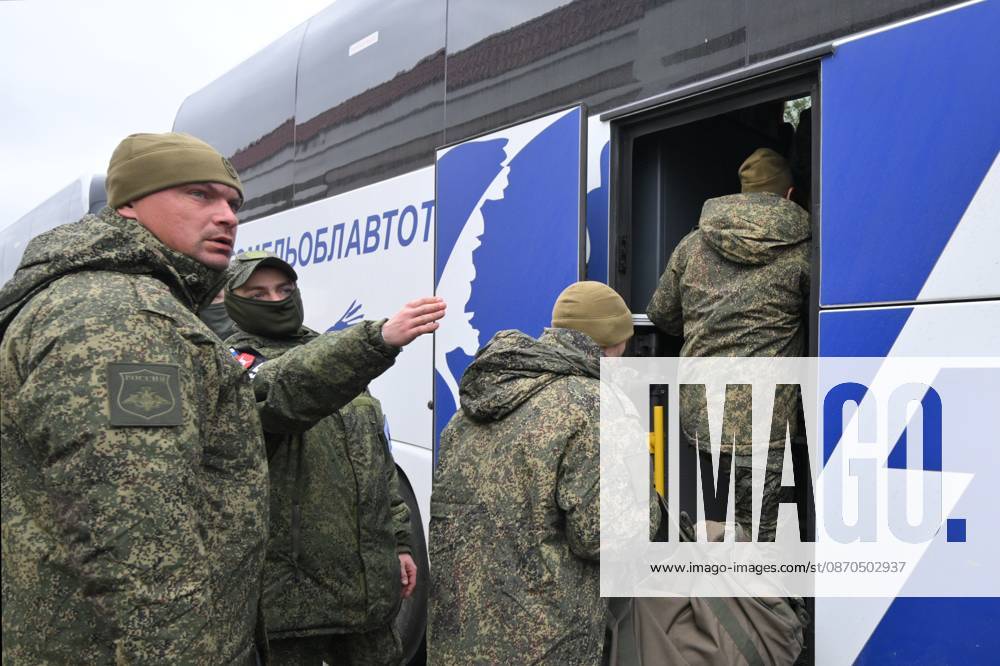 Belarus Russia Ukraine Military Operation POWs Exchange 9271174 23.10.2026 Russian prisoners of war, released from Ukrainian captivity amid Russia s military operation in Ukraine, board a bus during an exchange between Russia and Ukraine at the Novaya Guta checkpoint in Gomel Region, Belarus. Russia and Ukraine on October 23 complete a swap of 270 prisoners of war each. A humanitarian action to reunite Russian and Ukrainian families also takes place, a total of seven people return to Russia, including a married couple, and six families travel to Ukraine. Yuri Kochetkov Sputnik Gomel region Belarus