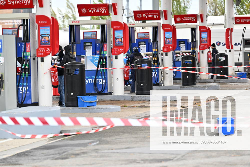 Forensics investigate scene of deadly petrol station drive-by shooting in Paris suburb of Trappes TRAPPES, FRANCE - OCTOBER 23: Forensic officers examine evidence at the site of a petrol station where a gunman opened fire from a vehicle, killing one person and injuring four others, in Trappes, a suburb west of Paris in the Yvelines department, France, on Friday, October 23, 2026. Mayor of Trappes Ali Rabeh confirmed on social media that a gunman fired shots from his car at several individuals across Trappes and nearby La Verriere, while the Yvelines Prefecture and emergency services secured the perimeter as law enforcement apprehended a suspect. Mustafa Yalcin Anadolu Trappes France. Editorial use only. Please get in touch for any other u