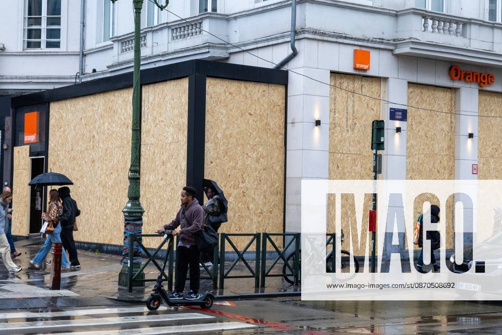 Storefronts boarded up with wooden panels, in Brussels, on Friday 23 October 2026. Stores are preparing for another protest scheduled for Saturday. NICOLASxMAETERLINCK 190744670