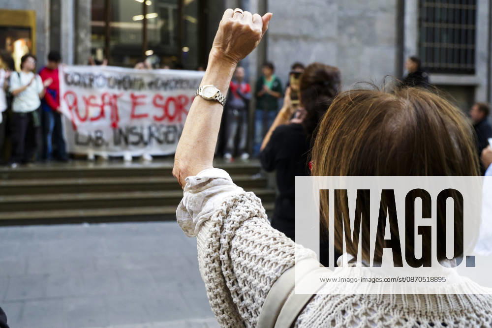 Activists Target Banks Over Cost-of-Living Crisis Activists from Insurgencia, together with the Argo and Kaos collectives, are organising a protest outside the Intesa Sanpaolo offices on Via Toledo in Naples. Some protesters are dressed as Spider-Man and are waving banners bearing the Neapolitan slogan ˜Pusate e sord!. The activists accuse the banks of continuing to make excessive profits whilst ordinary people face growing financial hardship, and criticise the Meloni government for its response to the recent disruptions to fuel and food supplies. Napoli October 23 2026, ABP17518