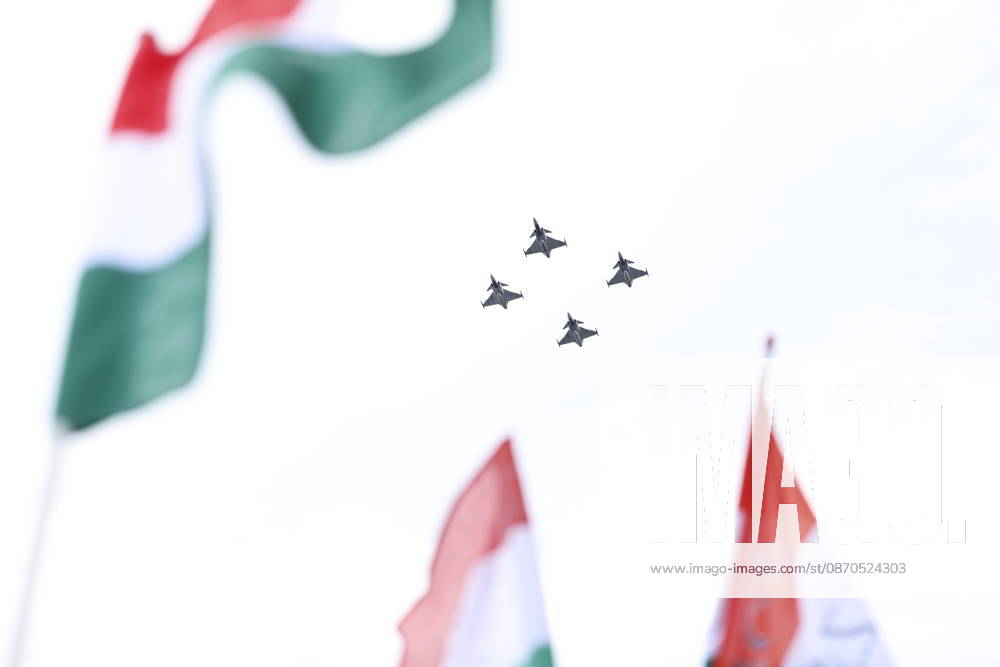 Hungary marks the 70th anniversary of failed 1956 counter-revolution BUDAPEST, HUNGARY - OCTOBER 23: A demonstration flight is seen as Hungarian Prime Minister Peter Magyar gives a speech in front of the Hungarian Parliament Building on October 23, 2026 in Budapest, Hungary. A national program of commemoration events are taking place to mark the 70th anniversary of Hungary s failed 1956 counter-revolution, during which an estimated 2,500 - 3,000 Hungarians were killed amid a Soviet crackdown. Foreign guests, including European Commission President Ursula von der Leyen, are attending a speech by Hungarian Prime Minister Peter Magyar to mark the anniversary of the uprising. Arpad Kurucz Anadolu Budapest Hungary. Editorial use only. Please g