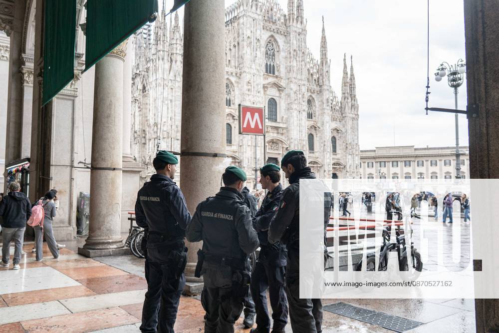 IPA90074203 - Milan, October 23, 2026. The city center is preparing for tomorrows heavily secured Saturday ahead of the march. From police and Carabinieri checkpoints at the Duomo to storefronts reinforced with panels to prevent break-ins on Via Torino.