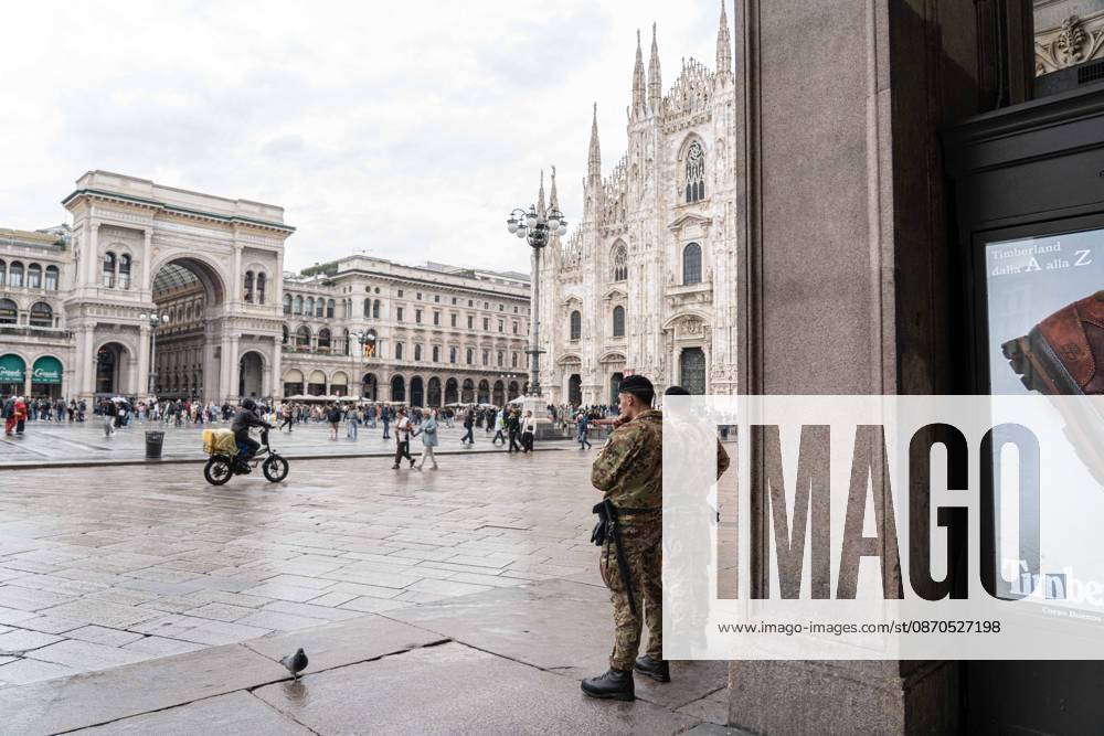 IPA90074286 - Milan, October 23, 2026. The city center is preparing for tomorrows heavily secured Saturday ahead of the march. From police and Carabinieri checkpoints at the Duomo to storefronts reinforced with panels to prevent break-ins on Via Torino.